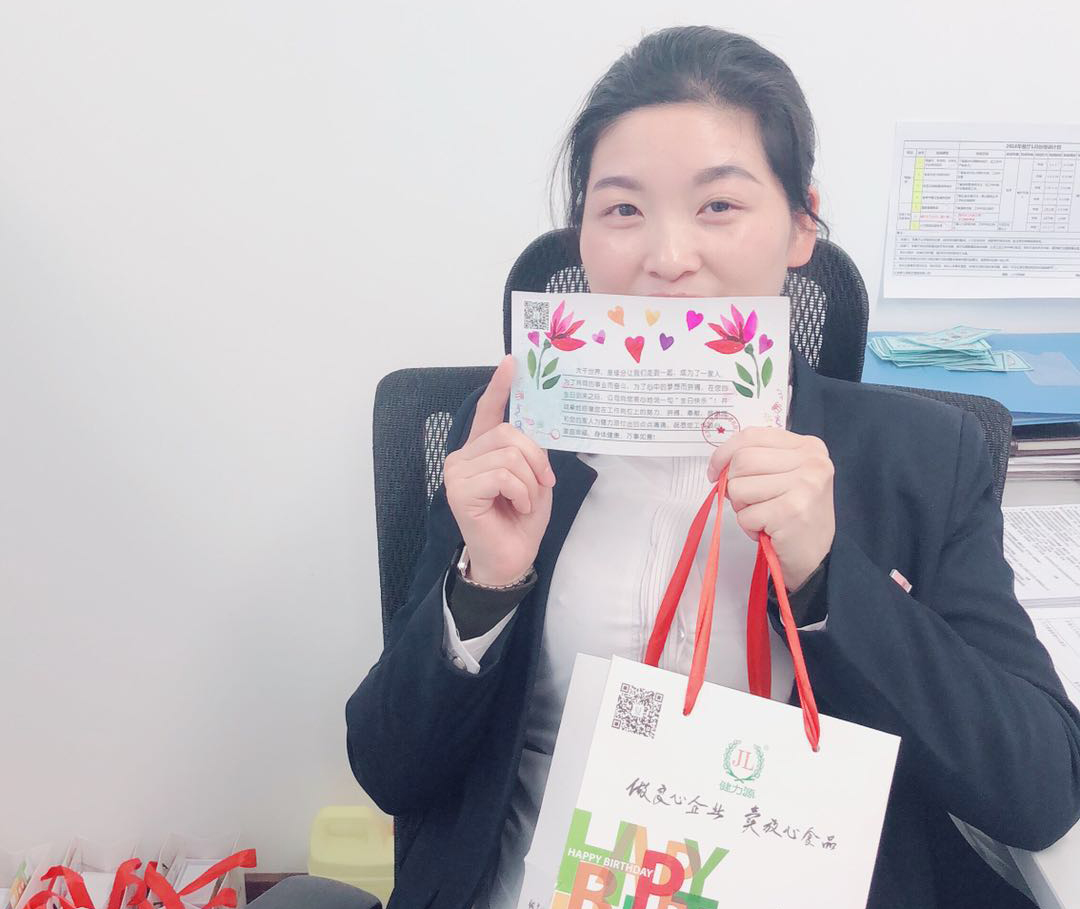 一份祝福，一份溫暖 ——集團工會開展員工生日禮品發放活動